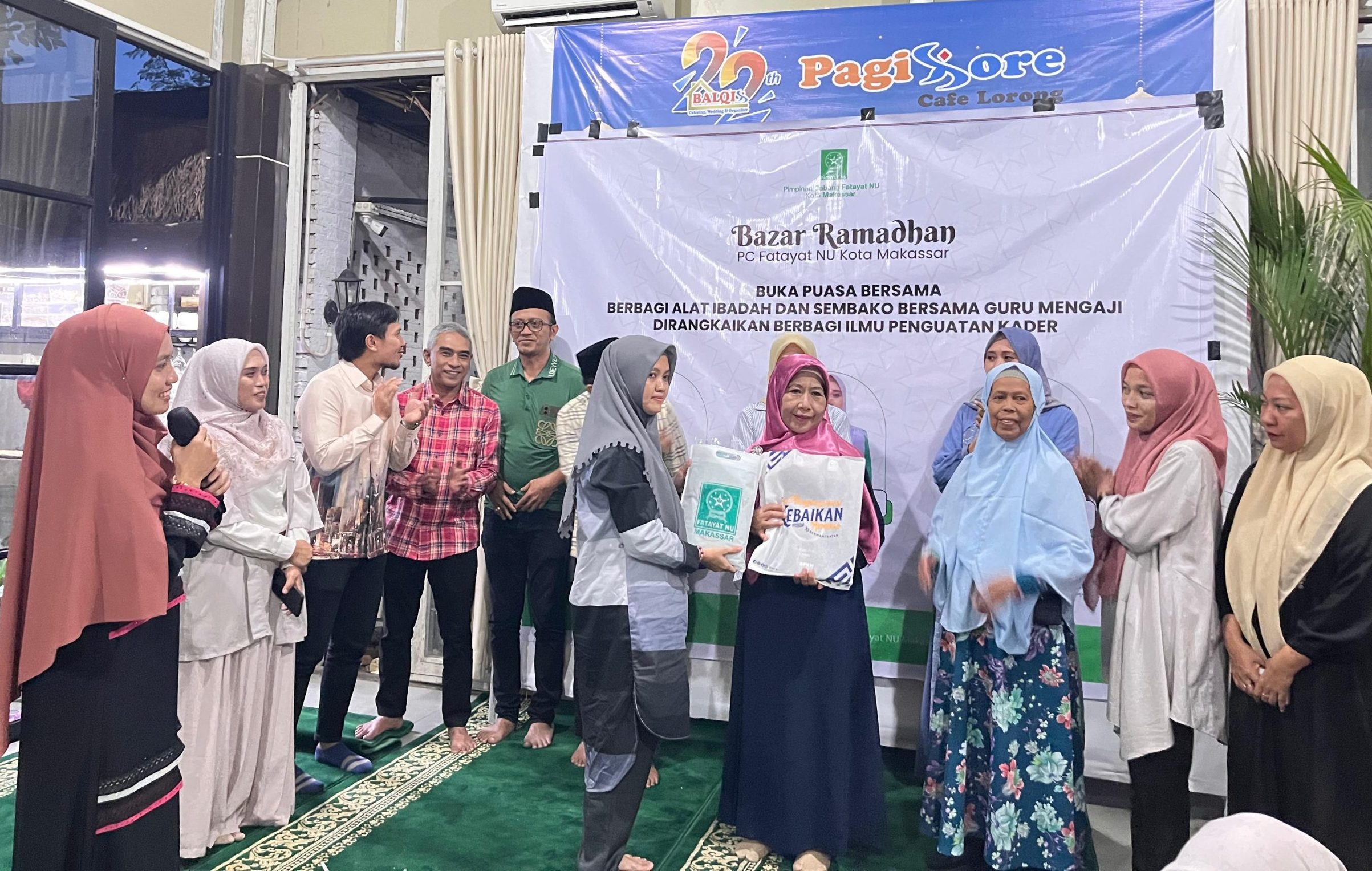 Fatayat NU Kota Makassar Berbagi Kebahagiaan Ramadan Bersama Guru Mengaji: Kolaborasi dengan DPPPA Kota Makassar